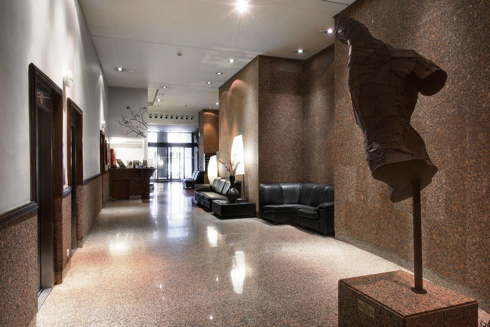 بنبلونة Apartamentos Mendebaldea Suites المظهر الداخلي الصورة